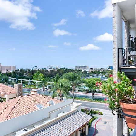 Carousel Inn And Suites Анахайм Экстерьер фото