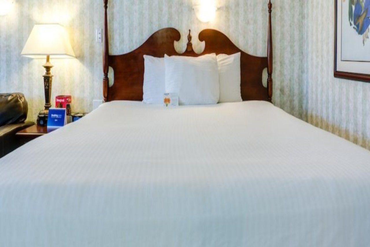 Carousel Inn And Suites Анахайм Экстерьер фото