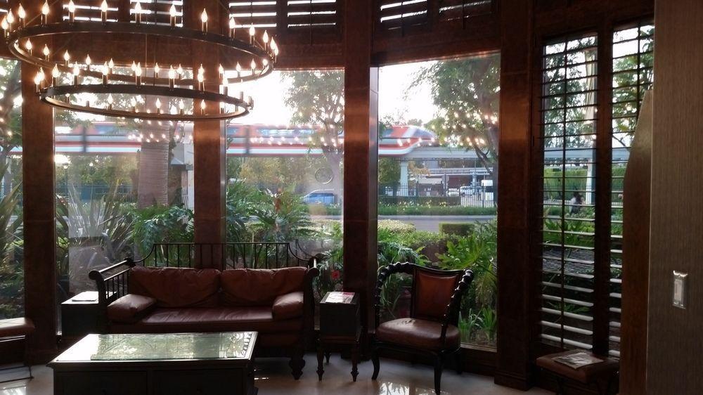 Carousel Inn And Suites Анахайм Экстерьер фото