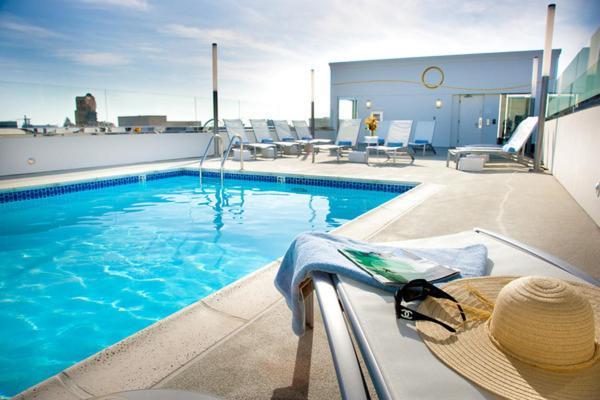Carousel Inn And Suites Анахайм Экстерьер фото