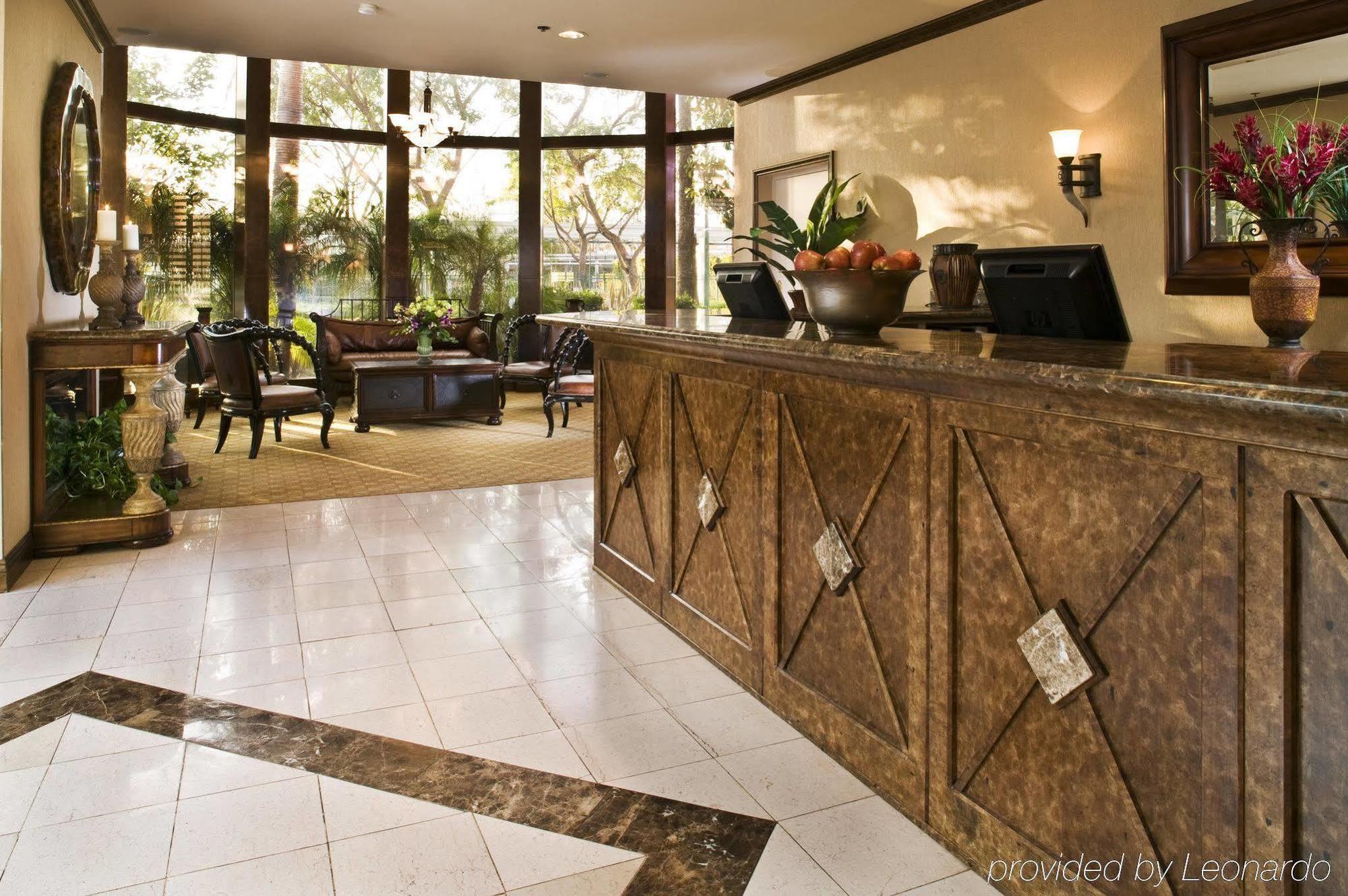 Carousel Inn And Suites Анахайм Интерьер фото