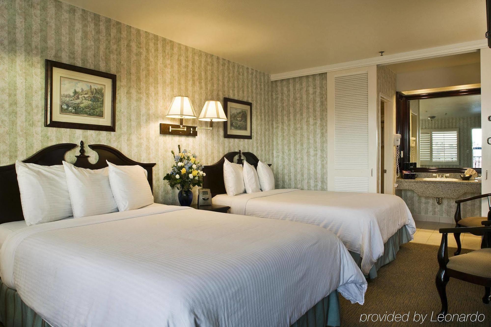 Carousel Inn And Suites Анахайм Номер фото