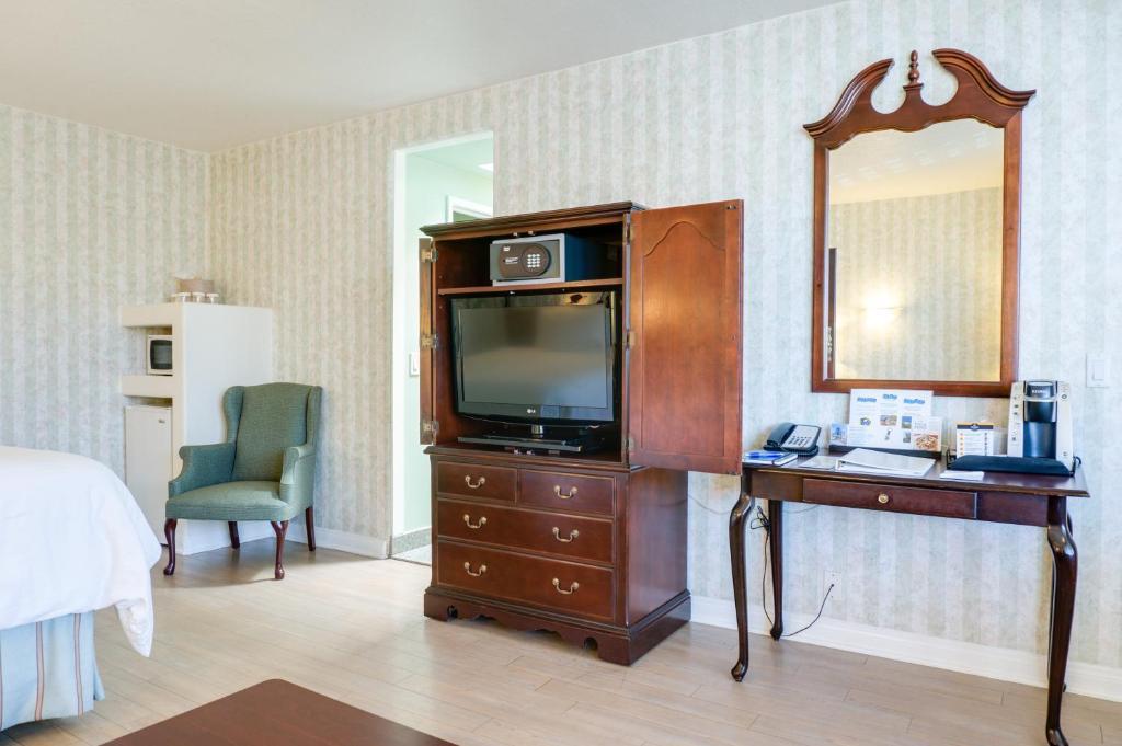 Carousel Inn And Suites Анахайм Экстерьер фото