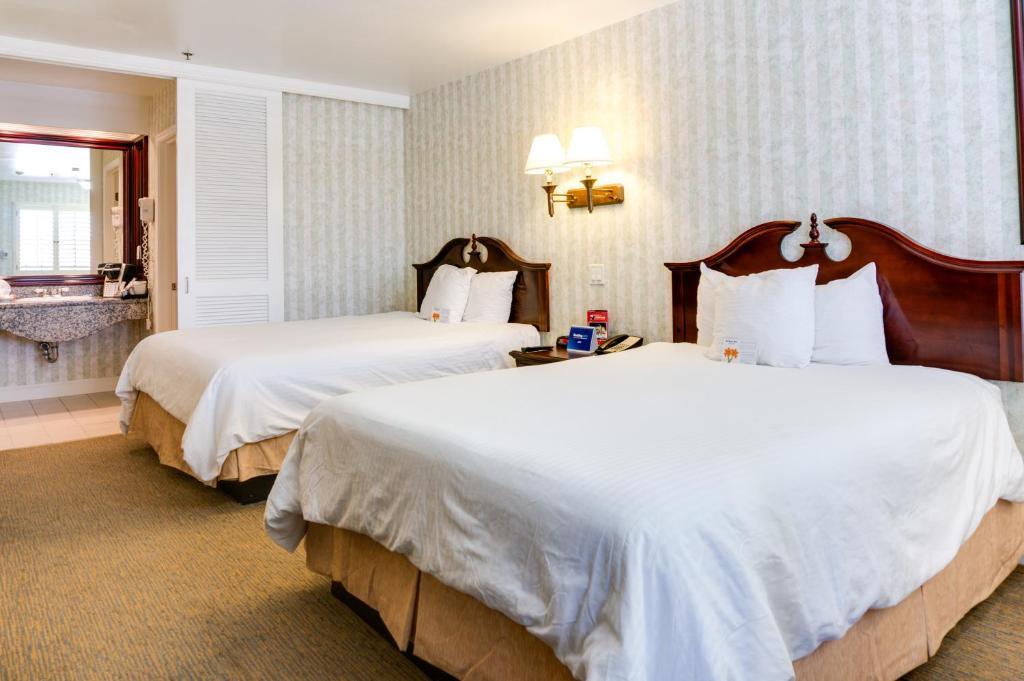 Carousel Inn And Suites Анахайм Экстерьер фото