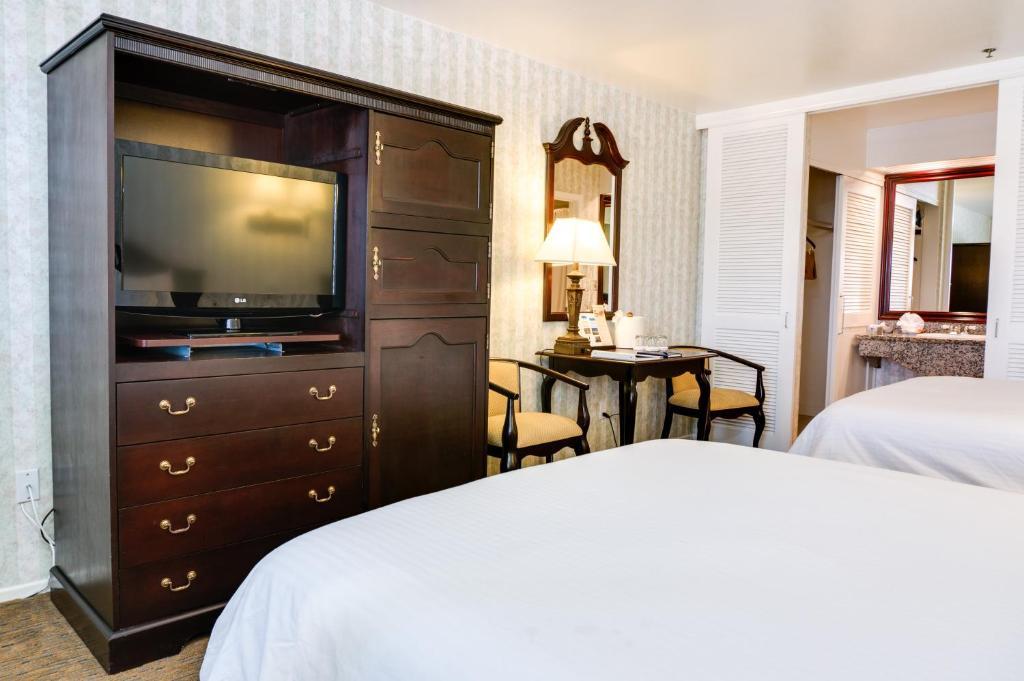 Carousel Inn And Suites Анахайм Экстерьер фото